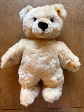 Vintage Steiff “Molly” Teddy Bear